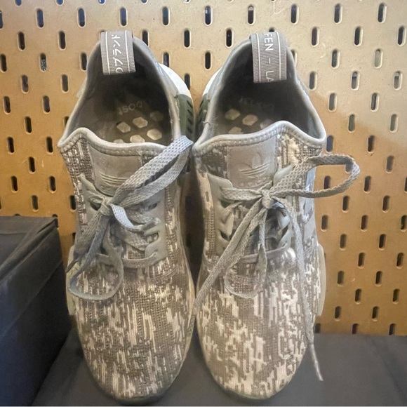 Men’s 9 1/2 Adidas sesame - Picture 8 of 8